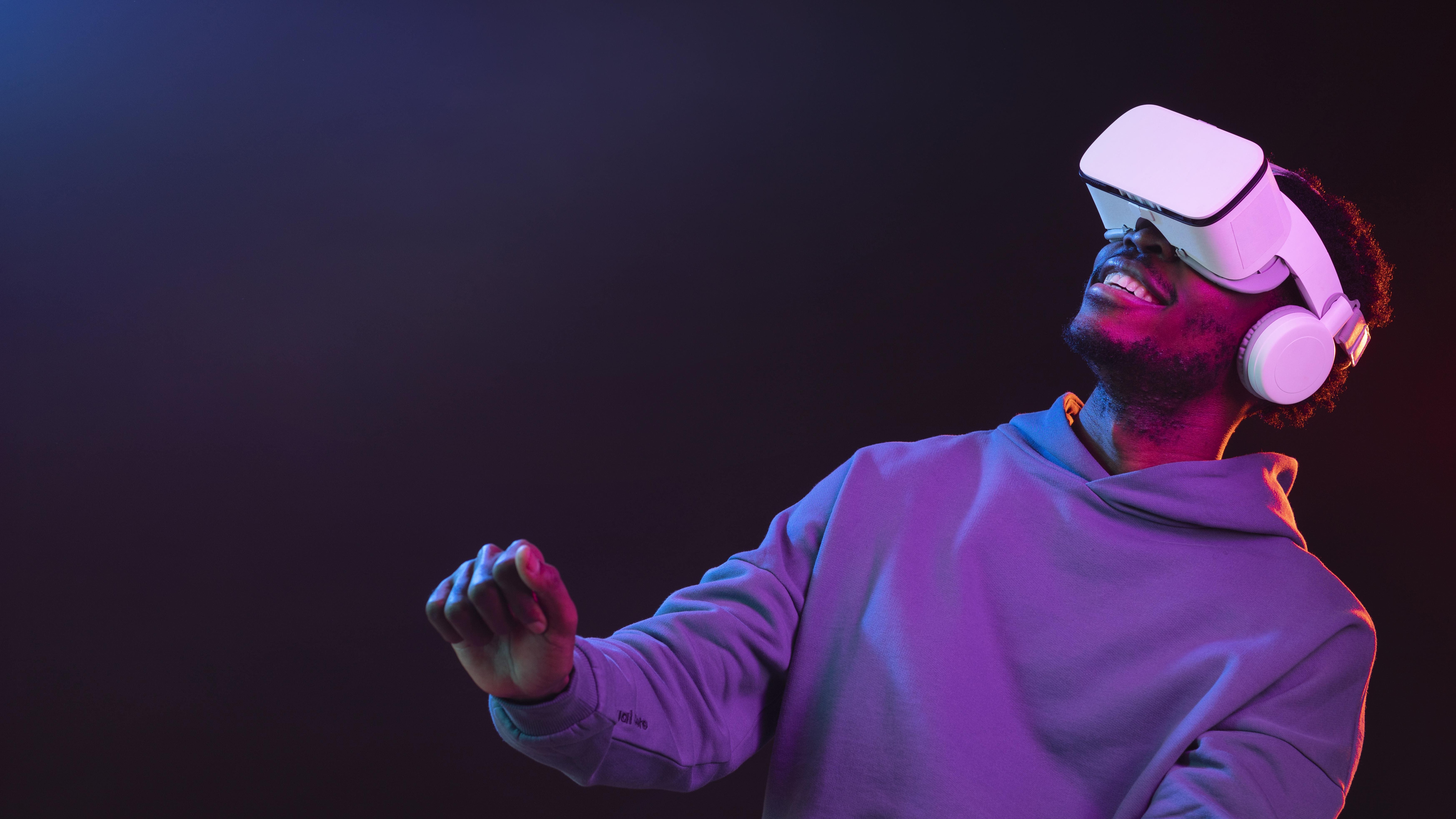 portrait-young-african-american-man-with-vr-glasses